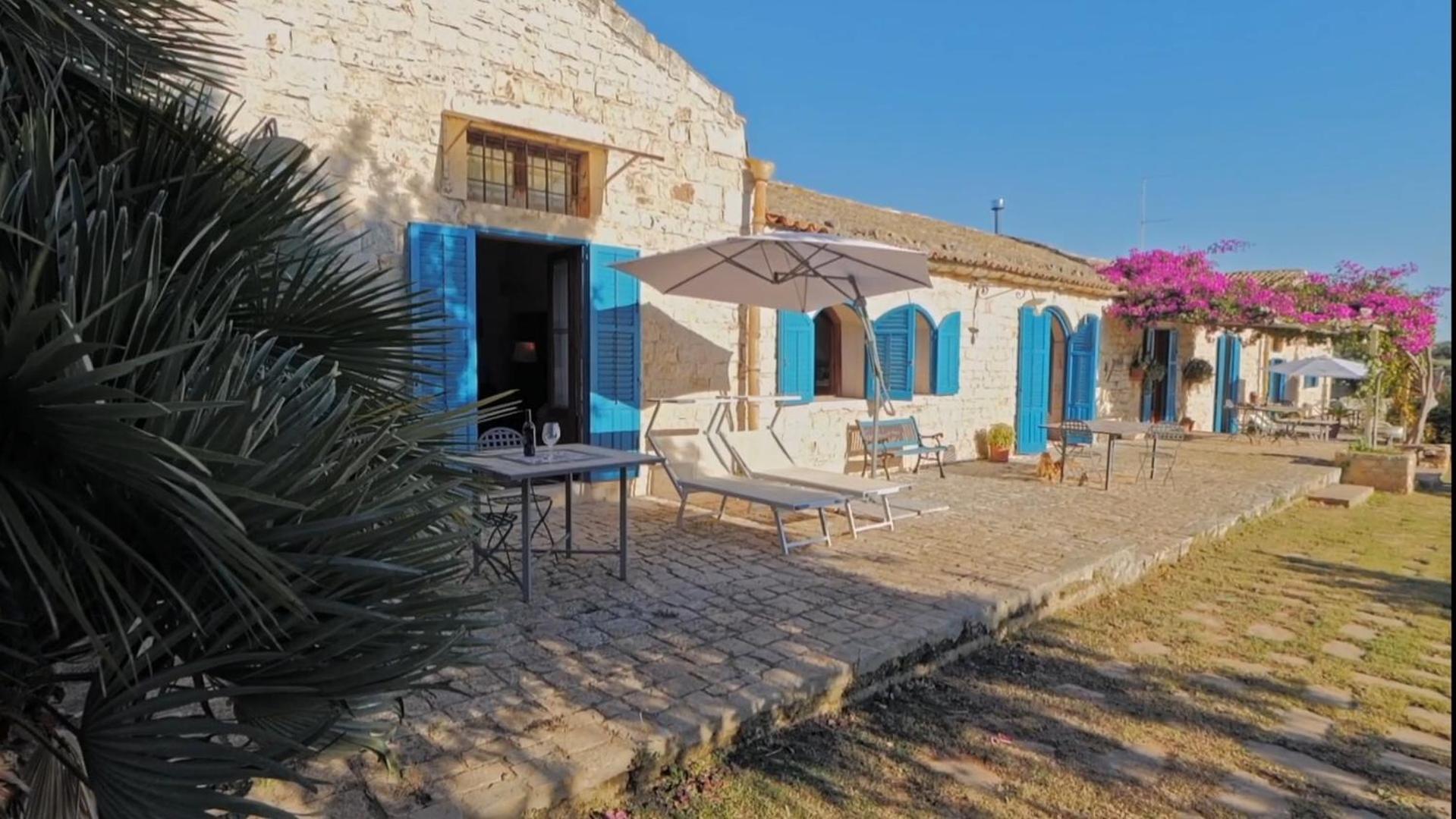 Case Brizza Casale Zappulla Exterior photo